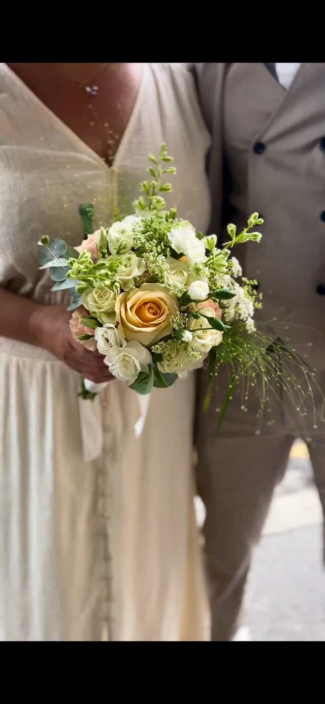 Bouquet de mariée blanc, vert et champagne